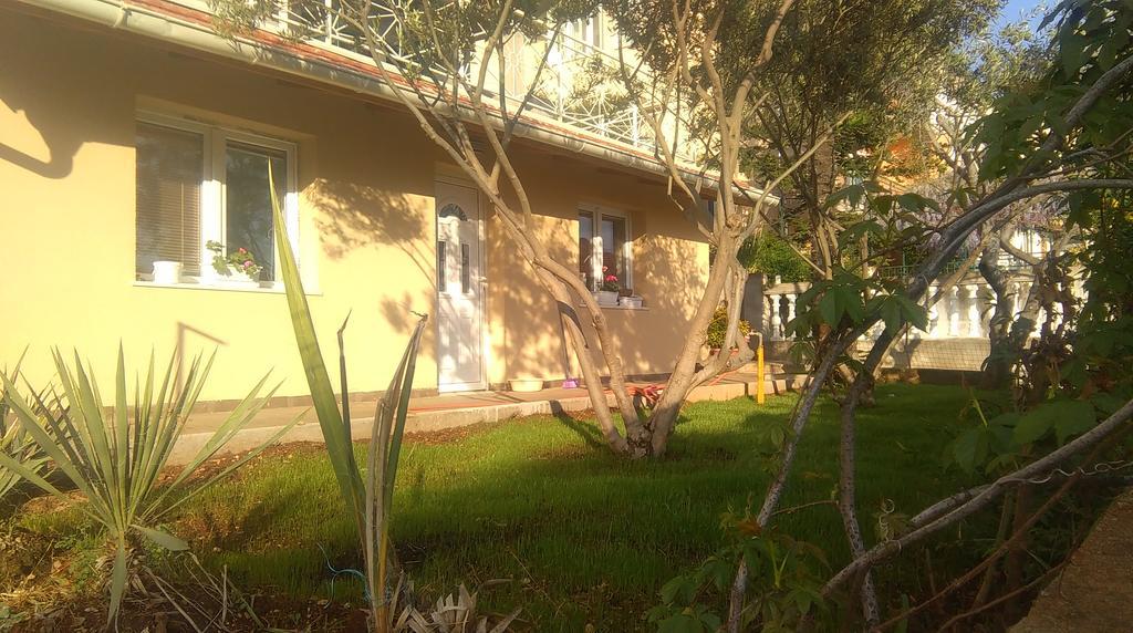 Maro Apartment